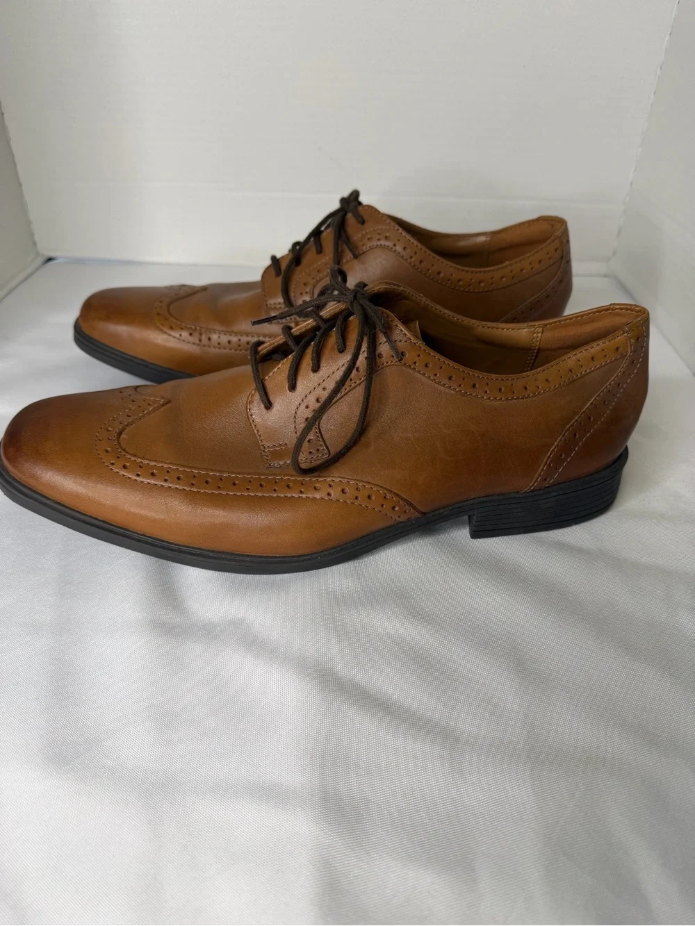 Clarks Men's Tan Leather Wingtip Oxfords Size 10.5